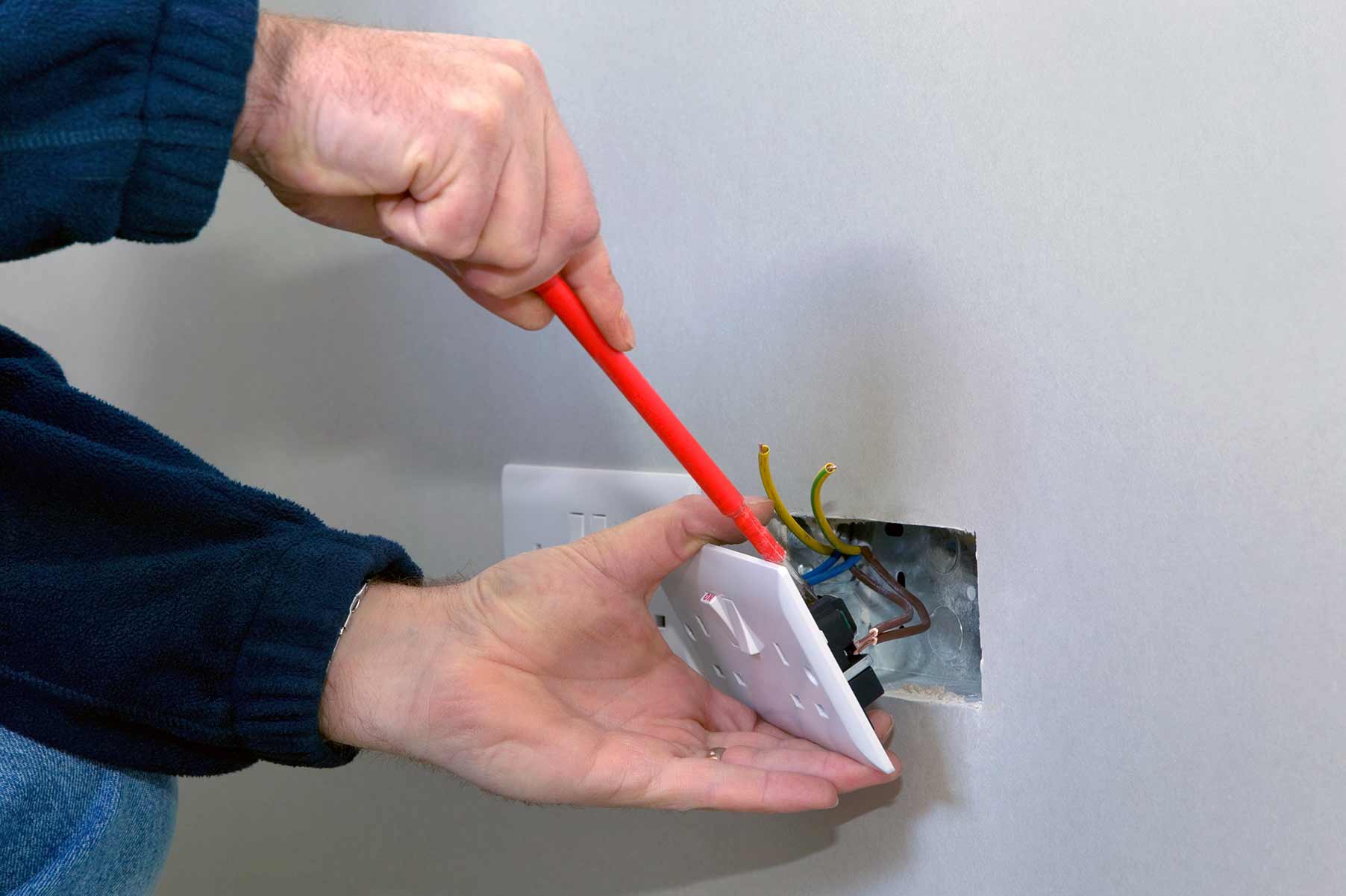 Our electricians can install plug sockets for domestic and commercial proeprties in Brixton Hill and the local area. 
